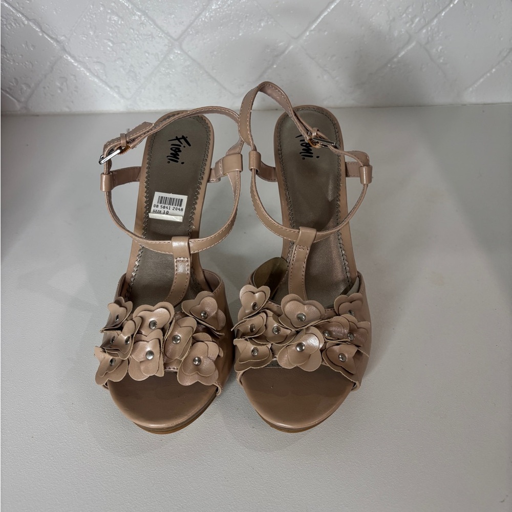 FIONI Clothing Beige Floral Sandals